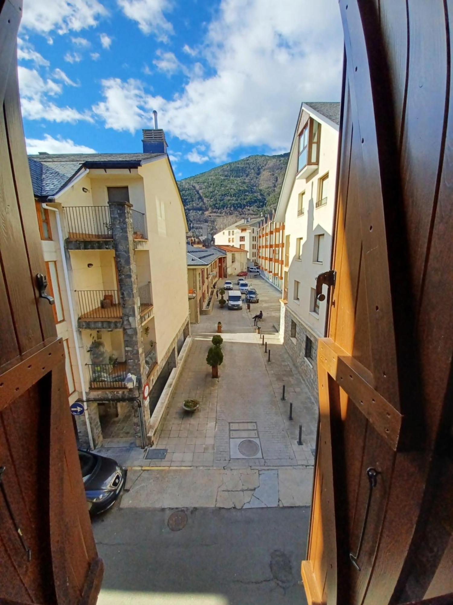Апартаменти En El Pleno Centro De Biescas Con Garaje, Ascensor Y Wifi Екстер'єр фото